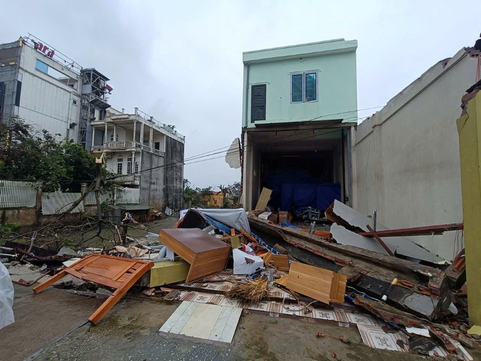The scene of devastation after storm No. 10 (storm Bualoi) in Hao Nam village, Hoang Phu commune (old Hoang Quy commune), Thanh Hoa province. Photo: Quach Du