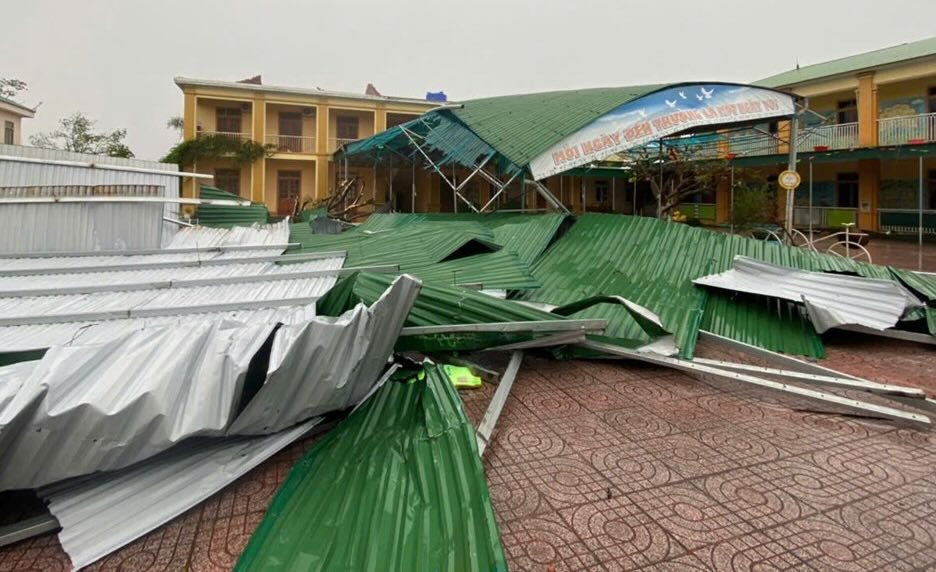 Storm No. 10 caused heavy damage in Lam Thanh commune, Nghe An province. Photo: Ngoc Anh