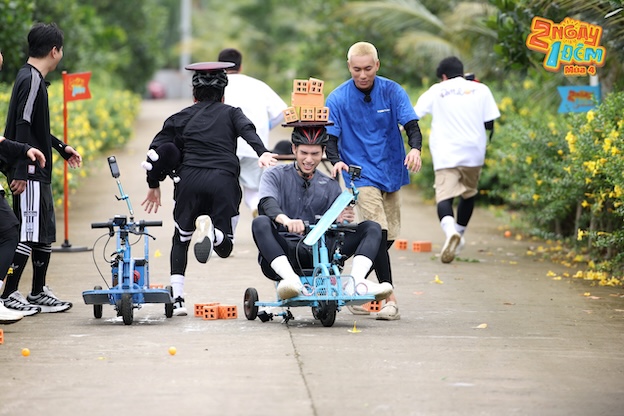 Cac thanh vien “2 ngay 1 dem” trai qua nhieu thu thach thu vi tai Vinh Long. Anh: Nha san xuat.