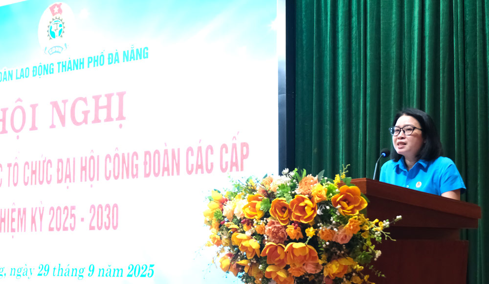 Chu tich Lien doan Lao dong thanh pho Da Nang yeu cau han che cac hoat dong be noi, tap trung chu yeu vao viec cham lo truc tiep cho doan vien, nguoi lao dong. Anh: Cong doan Da Nang