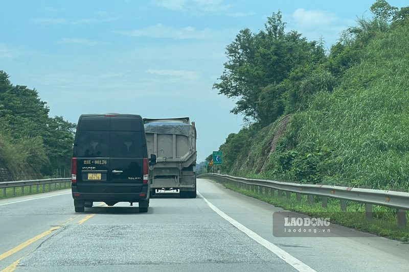 Hien tuyen cao toc nay co khoang 38km da duoc dau tu mat duong voi quy mo 4 lan xe, con lai khoang 83km phan ky dau tu nen duong voi quy mo 4 lan xe nhung mat duong moi chi dat quy mo 2 lan xe va khong co dai phan cach cung.