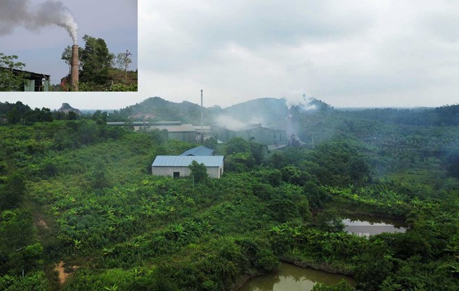 Smoke and odor cover residential areas near waste treatment plants in Phuc Thuan ward, Thai Nguyen province. Photo: PV
