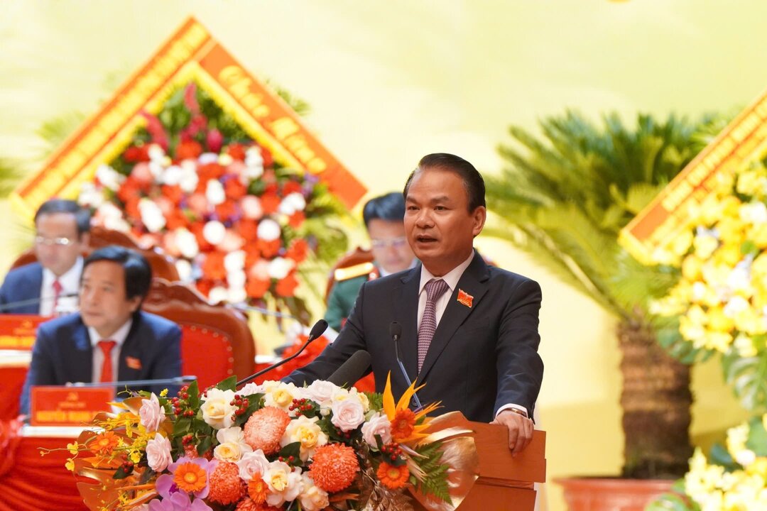 Le secretaire du Comite provincial du Parti de Phu Tho Dang Xuan Phong prononce le discours d'ouverture du 1er Congres des representants du Parti provincial de Phu Tho pour le mandat 2025-2030. Photo : TTBC.