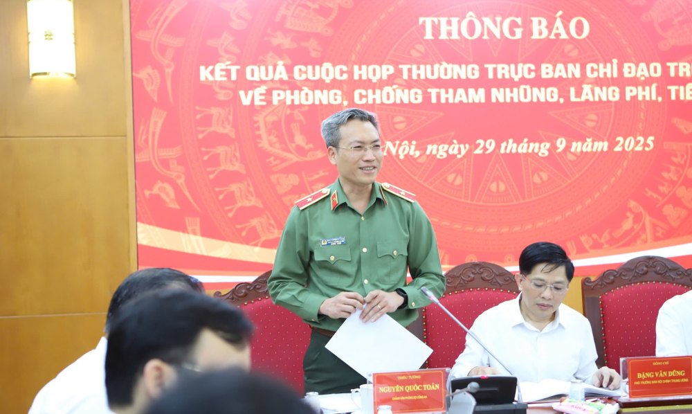 Thieu tuong Nguyen Quoc Toan - Chanh Van phong Bo Cong an - da thong tin lien quan toi vu an xay ra tai Benh vien co so 2 Benh vien Bach Mai va Benh vien Viet Duc co so 2. Anh: Tran Vuong