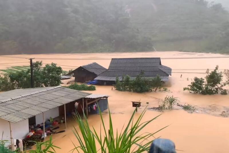 Son La省、Muong Bang村、Bang村は孤立し、深刻な浸水に見舞われています。写真:Truong Son