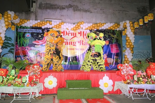 Mid-Autumn Festival at Dap Cau Garment Corporation Kindergarten. Photo: Thu Thuy