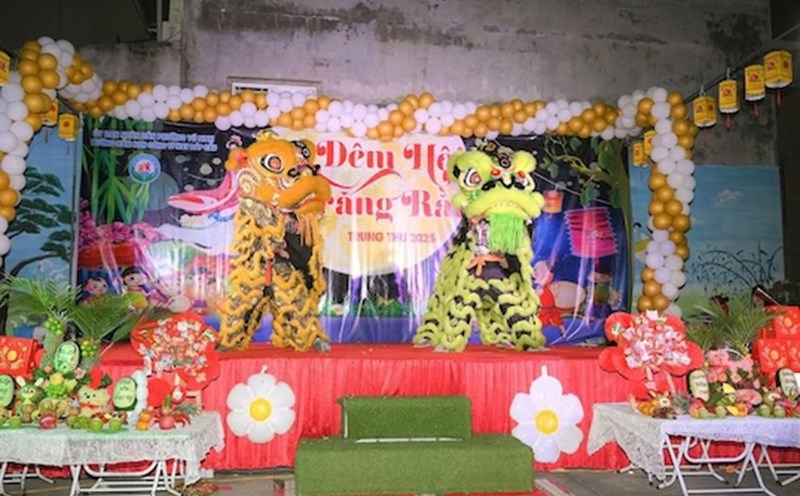 Mid-Autumn Festival at Dap Cau Garment Corporation Kindergarten. Photo: Thu Thuy