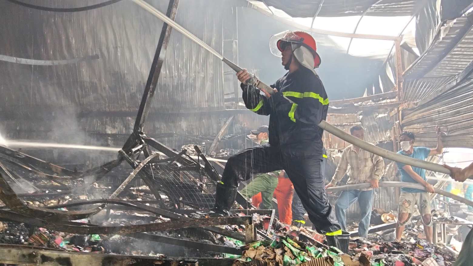 Chay cho Thanh Tung, tinh Ca Mau gay thiet hai nang cho tieu thuong. Anh: Tran Chuyen