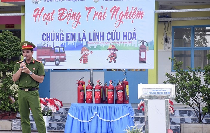 Tuyen truyen phong chong chay no tai Truong tieu hoc Phung Ngoc Liem, tinh Ca Mau. Anh: Nhat Ho