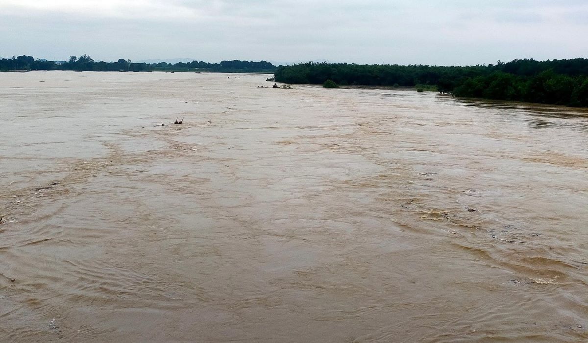 After the storm, the flood water on the Ma River is rising. Photo: Tran Lam