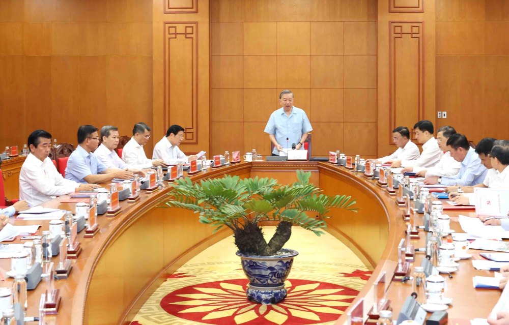 General Secretary To Lam - Head of the Central Steering Committee on preventing and combating corruption, waste and negativity (Steering Committee) - chaired a meeting with the Standing Committee of the Steering Committee. Photo: VNA