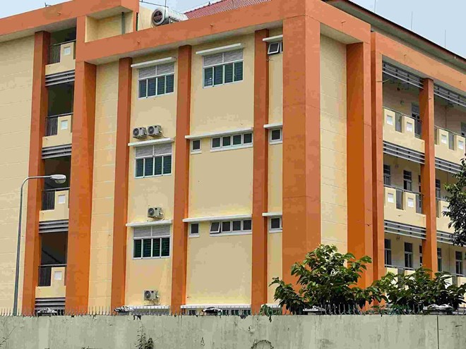 Làm rõ vụ nam học sinh lớp 8 rơi từ tầng 2 xuống sân trường ở TPHCM