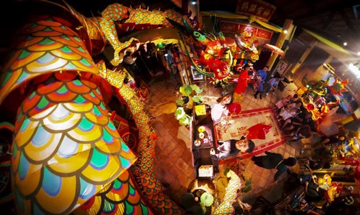 Không gian trưng bày các mẫu đèn lồng Trung thu cổ được nhóm Khởi Đăng Tác Khí phục dựng. Ảnh: tranduysca