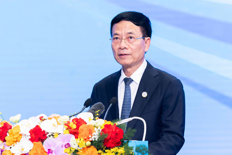 Bo truong Nguyen Manh Hung phat bieu khai mac le ky niem 80 nam nganh Buu chinh Vien thong, 66 nam nganh Khoa hoc va Cong nghe. Anh: Hai Nguyen