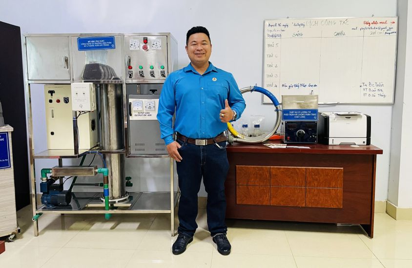 During his work, Mr. Ho Quoc Hung has implemented many practical topics and initiatives. Photo: Character provided