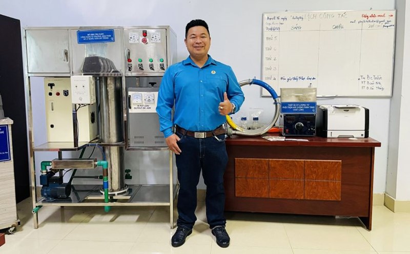 During his work, Mr. Ho Quoc Hung has implemented many practical topics and initiatives. Photo: Character provided