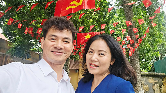 NSND Xuan Bac chup hinh khi gap lai nghe si Thanh Hien. Anh: Nghe si cung cap