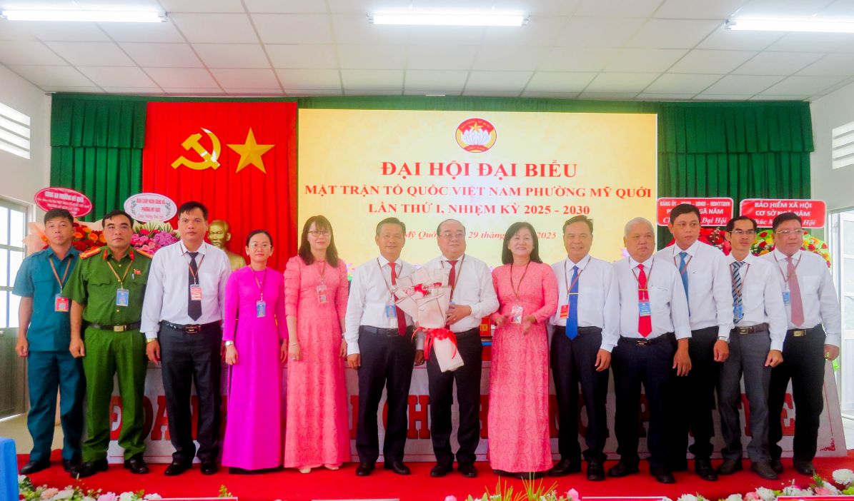 Cac dai bieu chup anh luu niem. Anh: Don vi cung cap