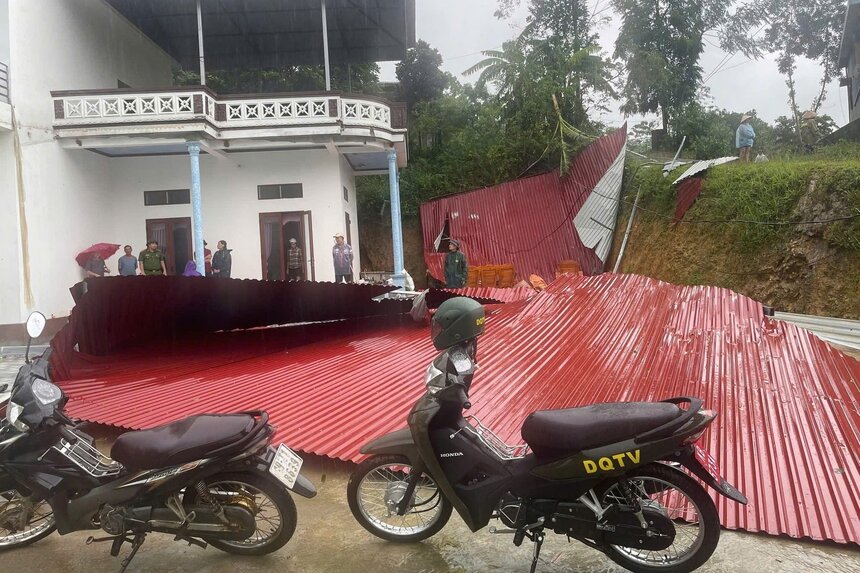 Nha dan bi toc mai tai xa Tan Phu. Anh: UBND xa Tan Phu.
