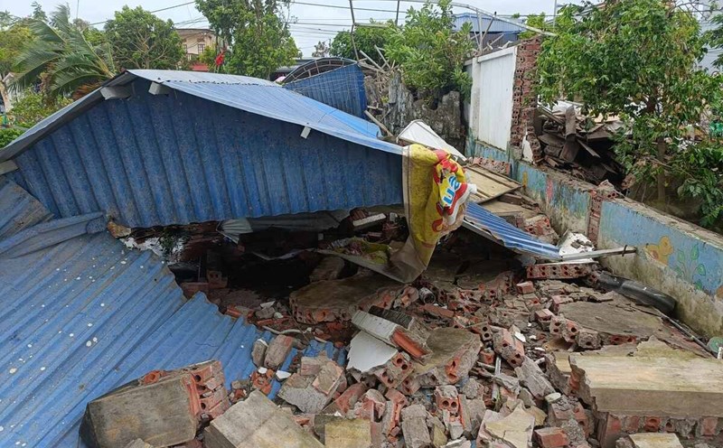A young striker from Hoa Binh, Hai Phong was fatally damaged by a tornado. Photo: The house is in a good position
