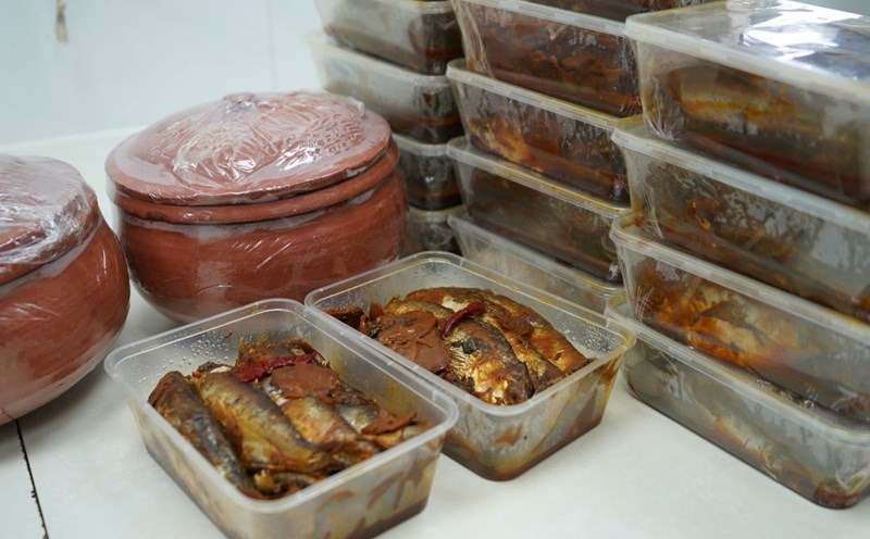 Traditional braised sardines - a typical OCOP product of Hai Phong. Photo: Mai Dung