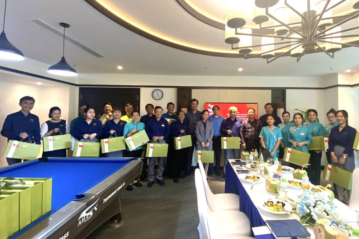 Previously, the Union organized a Mid-Autumn Festival gift giving ceremony for union members and workers. Photo: Trade Union