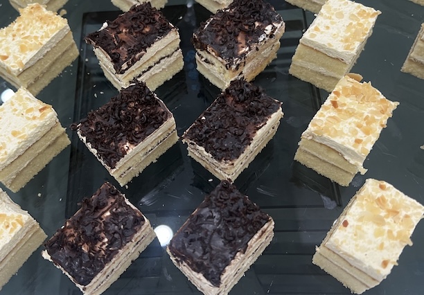 An effective way to detoxify the liver is to limit the consumption of certain foods and dishes, including cakes. Photo: Kieu Vu