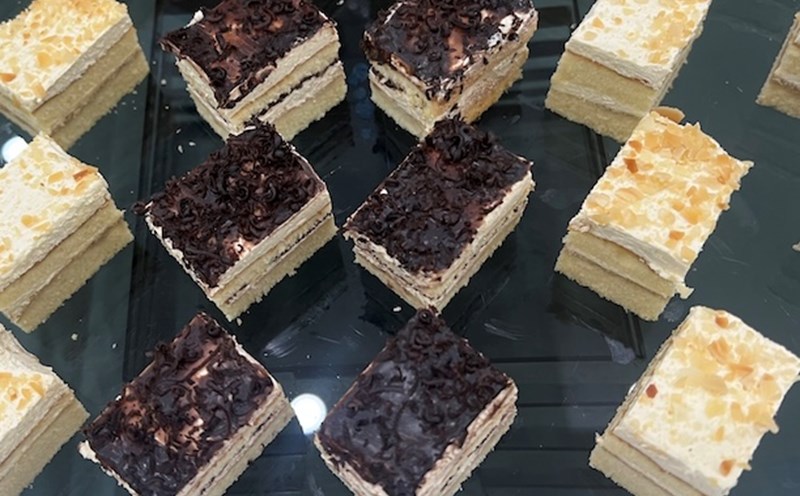 An effective way to detoxify the liver is to limit the consumption of certain foods and dishes, including cakes. Photo: Kieu Vu