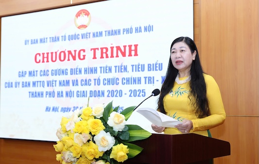Ba Nguyen Lan Huong - Pho Chu tich Uy ban Trung uong Mat tran To quoc Viet Nam, Uy vien Ban Thuong vu Thanh uy, Chu tich Uy ban Mat tran To quoc Viet Nam Thanh pho Ha Noi phat bieu. Anh: Manh Quan