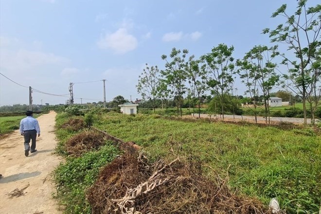 Tu khi thuc hien chinh quyen 2 cap, nhieu thu tuc lien quan den dat dai nguoi dan co the lam o cap xa. Anh: Cao Nguyen 