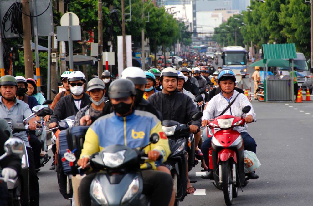 cau Binh Trieu 1 tam dong mot lan oto de phuc vu du an nang tinh khong, lam tang ap luc giao thong len cau Binh Trieu 2