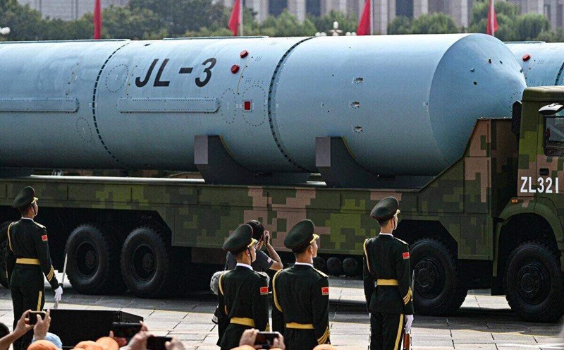 The third-generation JL-3 intercontinental ballistic missile (from a submarine) during a parade at Thien An Mon Square, Beijing on the morning of September 3. Photo: AFP