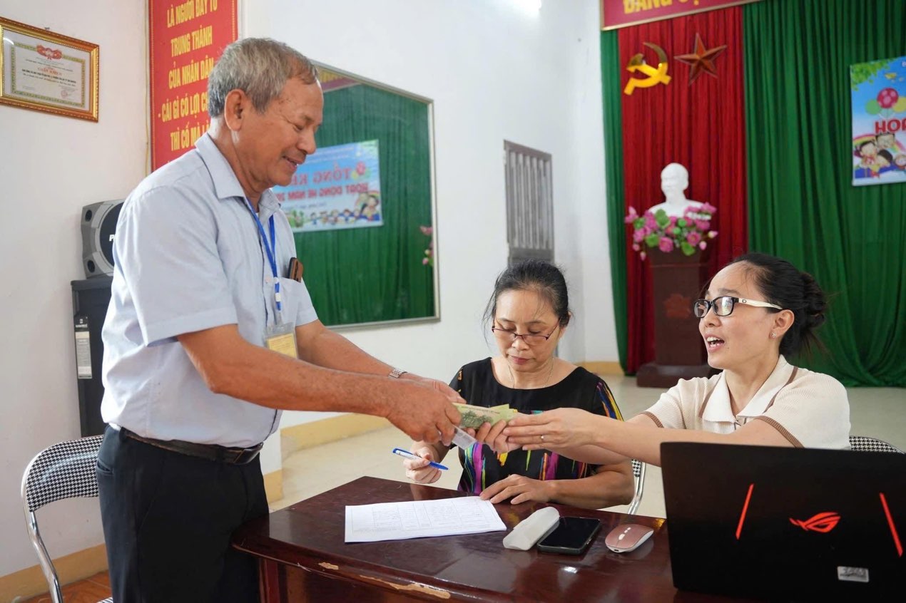 Hon 1,7 trieu nguoi dan nhan qua Quoc Khanh. Anh: Nguyen Binh.