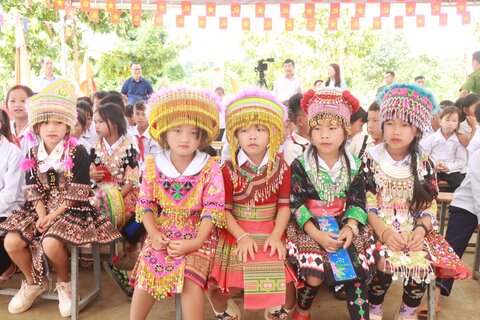 The opening ceremony is truly a festival for teachers, students and people at 179 schools in Dam Rong 2 commune, Lam Dong province. Photo: Tran Tam
