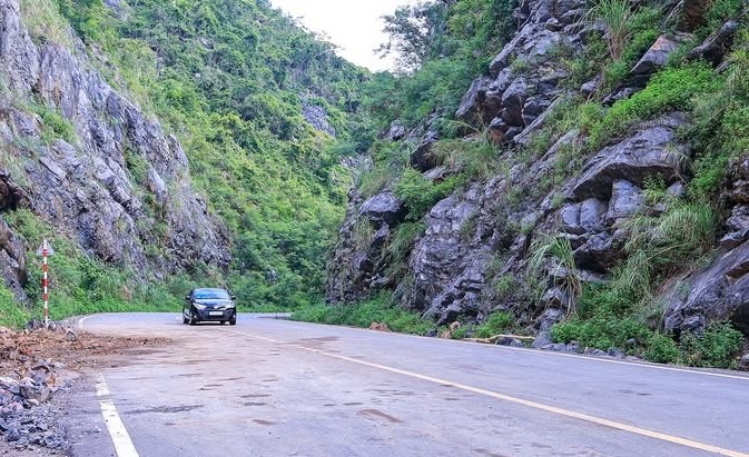 島間道路の地滑り事故は克服されました。写真:Dạc khu Cat Hai、ハイフォン