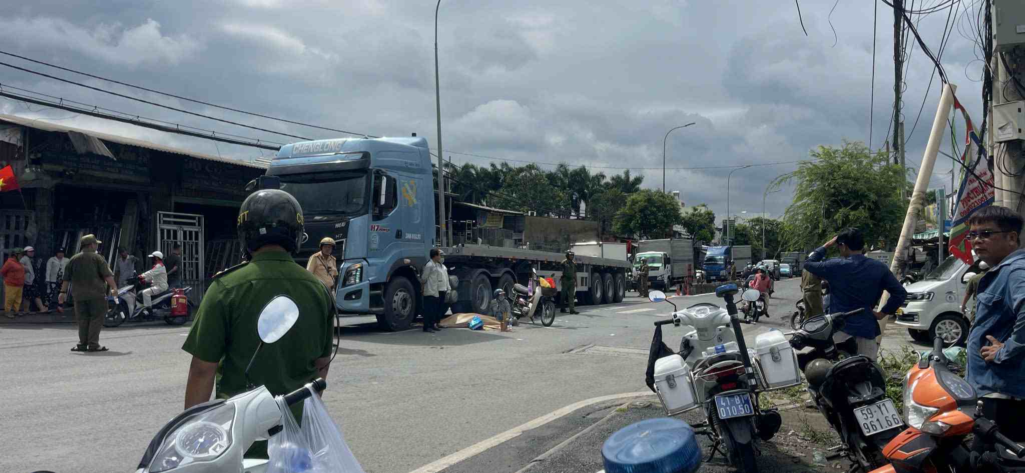 The scene of the traffic collision in Dong Thanh commune that killed one person. Photo: Dong Hoang