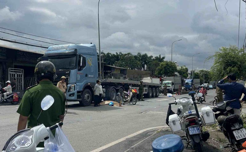 The scene of the traffic collision in Dong Thanh commune that killed one person. Photo: Dong Hoang