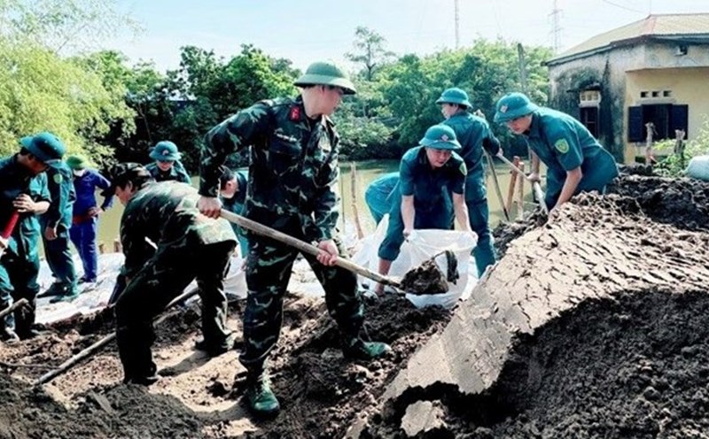 The Chairman of the People's Committee at the commune level issued a level 1 civil defense in the area under his management. Photo: Hanoi.gov.vn