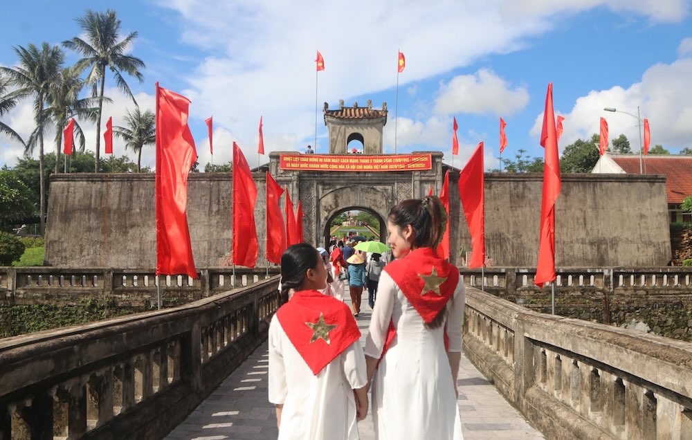 After the movie Red Rain, many young people came to Quang Tri ancient citadel. Photo: Nguyen Luan