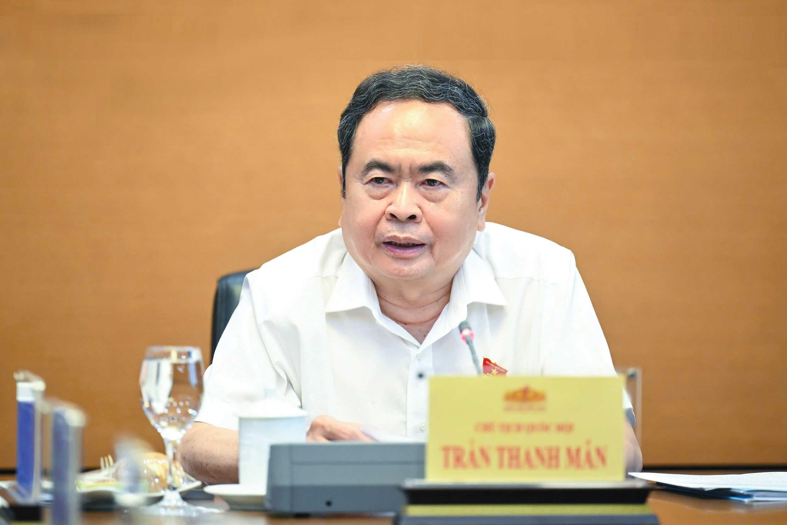 Politburo member and National Assembly Chairman Tran Thanh Man proposed to strengthen urging and "shortening" the progress of draft documents submitted at the 10th Session. Photo: Vu Hieu.