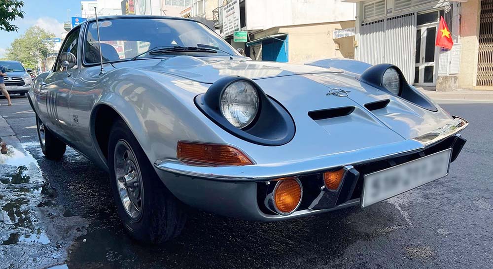 The rare Opel GT sports car in Vietnam has just joined the car collection of a businessman in Khanh Hoa. Photo: Liem Nguyen