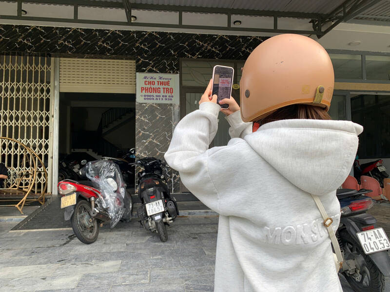 Sinh vien tai Da Nang chat vat tim phong tro truoc them nam hoc moi. Anh: Giang Huyen