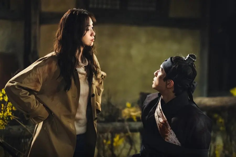 YoonA, Lee Chae Min in the film. Photo: Producer/Net Netflix