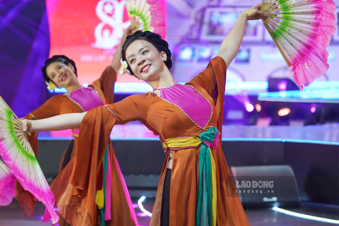 Dien vien Nguyen Huu Hiep cung hy vong rang se duoc bieu dien nhieu hon nua o trung tam trien lam de mang cai von van hoa, nghe thuat mua roi den gan hon voi khan gia.