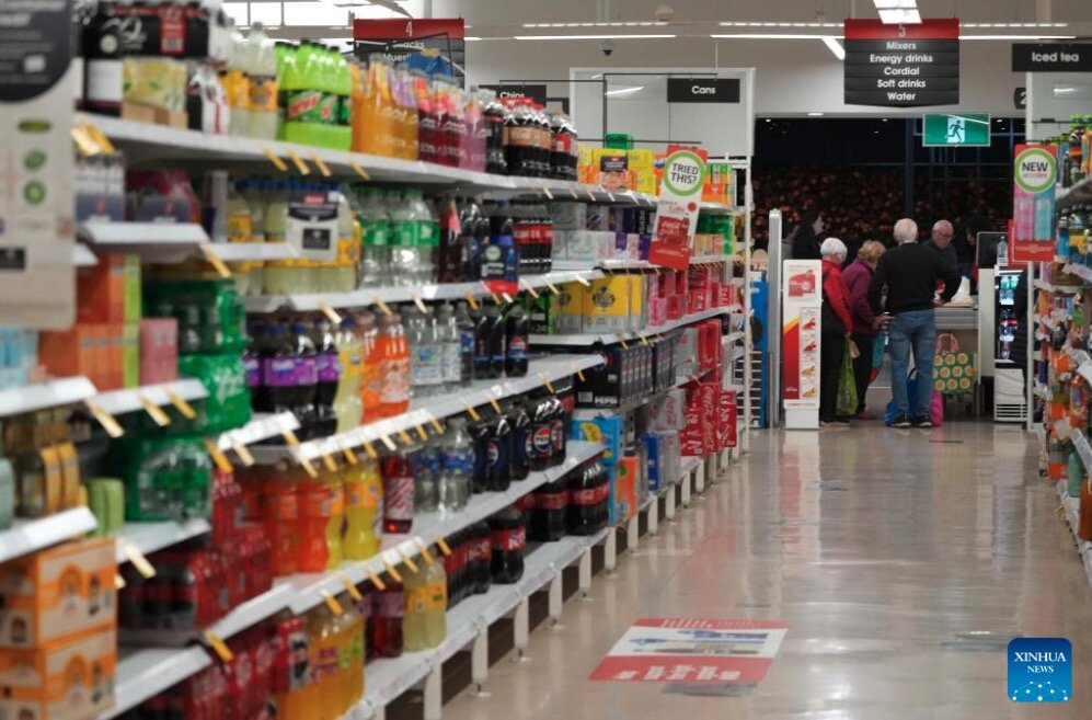 El gobierno britanico pronto prohibira a los niños menores de 16 años comprar agua de reabastecimiento. Foto: Xinhua