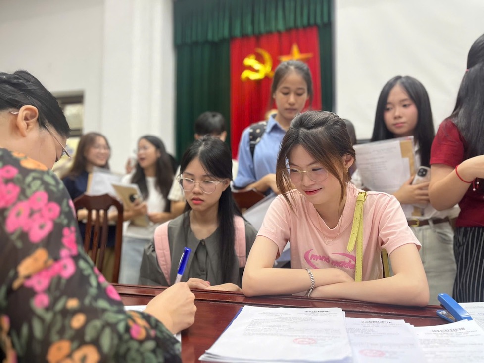 Niem vui cua Thao Nguyen trong ngay nhap hoc Truong Dai hoc Su pham Ha Noi ngay 3.9. Anh: Van Trang