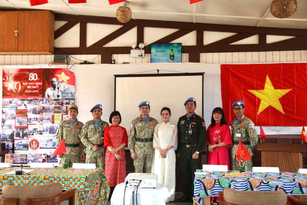Vietnamese peacekeeping officers at MINUSCA mission held a ceremony to celebrate the 80th anniversary of the August Revolution and National Day on September 2. Photo: Huyen Anh