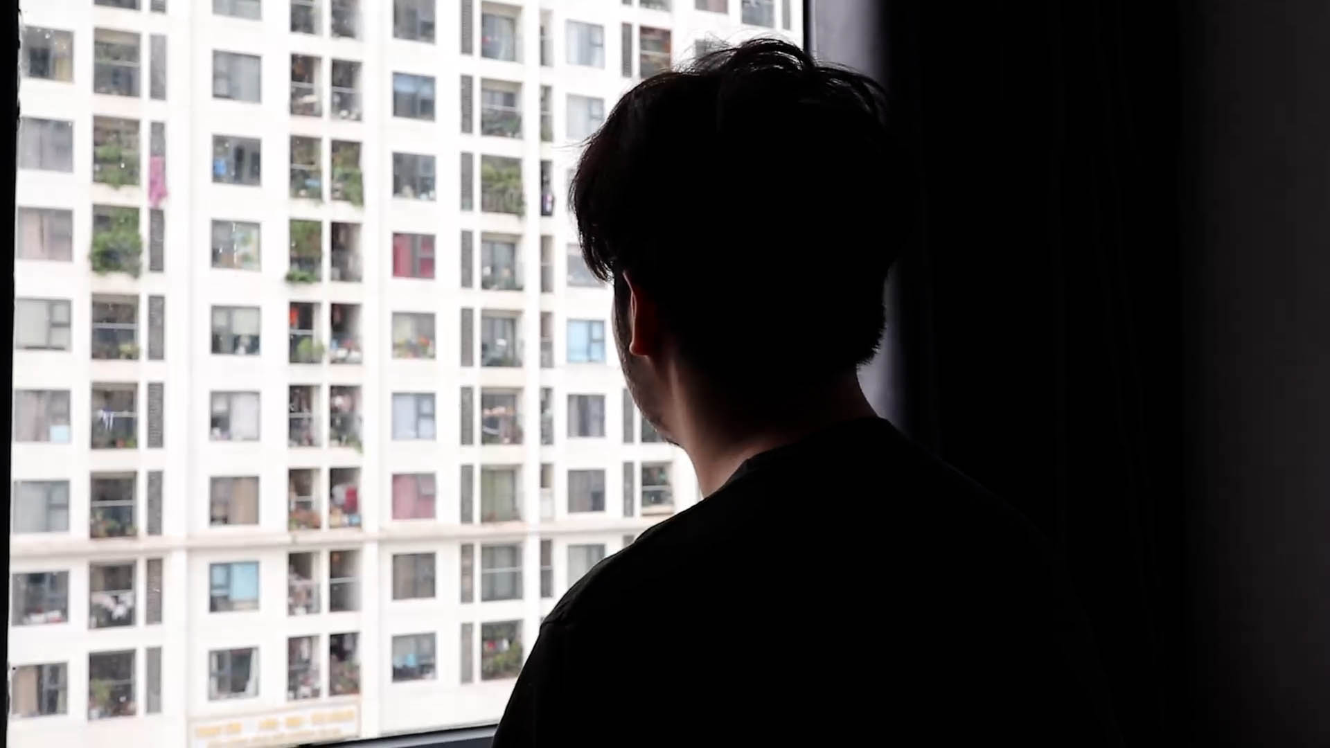 When men's clothing becomes a barrier that causes marriage to break down