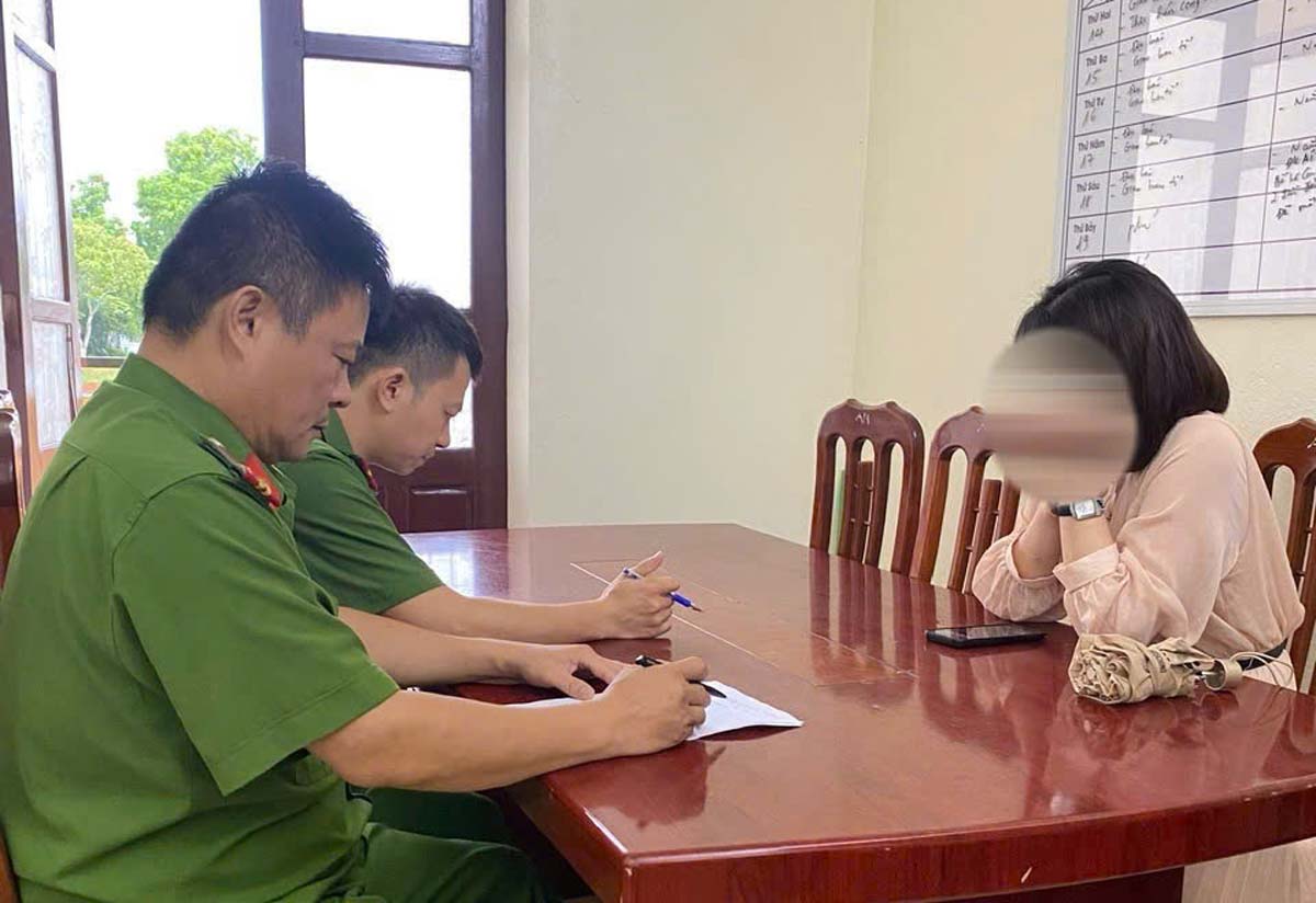 Chị H.T.S tại cơ quan công an. Ảnh: Công an tỉnh Hưng Yên