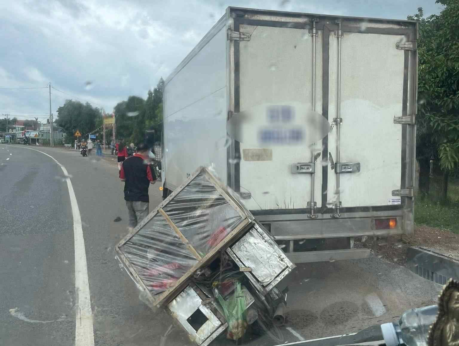 The scene of the accident that killed the man selling bread. Photo: Provided by readers